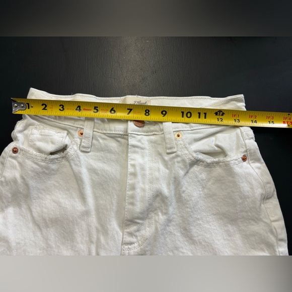 Universal Threads Vintage Straight leg white jeans w/copper button. Size 4Long - Picture 7 of 9